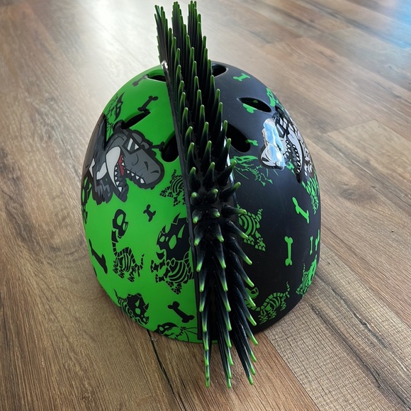 raskullz dinosaur helmet